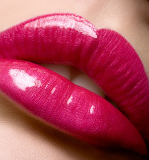 Close up picture of lips in fucsia